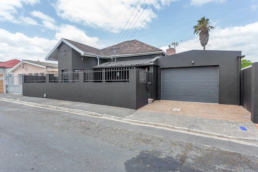 4 Bedroom Property for Sale in Rugby Western Cape